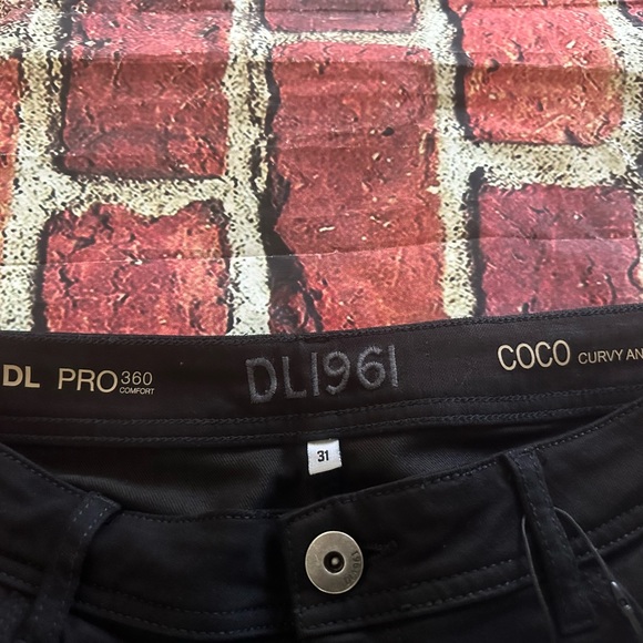 NWT DL1961 Coco Curvy Ankle jeans size 31
Pro 360 comfort stretch 
Inseam 30” - Picture 5 of 8